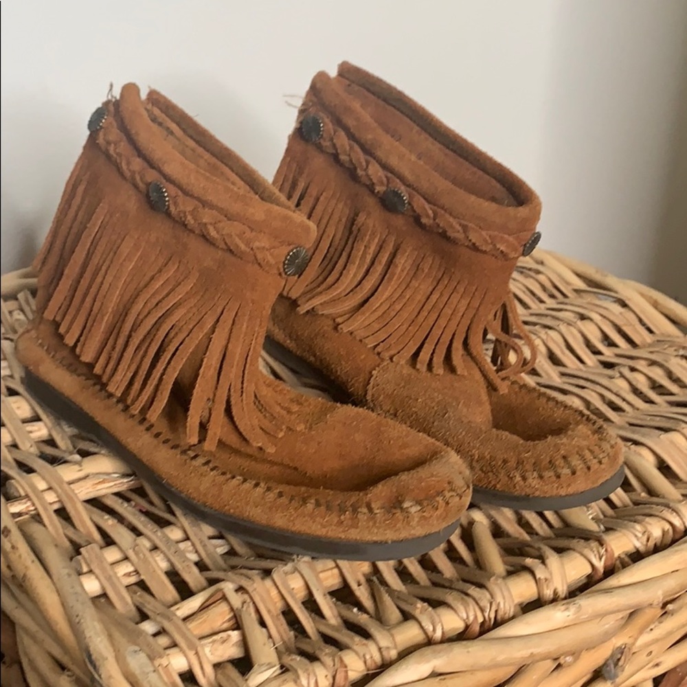 Minnetonkas size 5